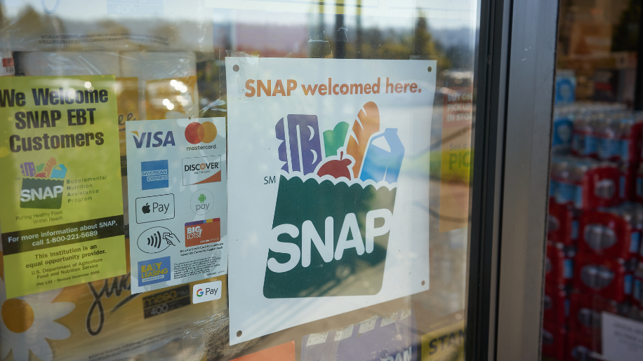 U.S. convenience stores seek delay to new SNAP food rules