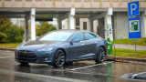 Tesla habilita la carga en estaciones fuera de su red con MultiPass