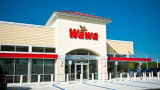 Wawa celebrates the opening of 700th store
