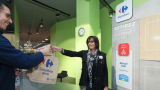 Carrefour opens six pedestrian drive stores in Paris 