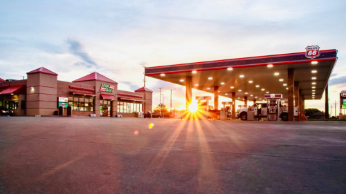 Casey’s amplía su presencia en Texas con la compra de Pak-A-Sak