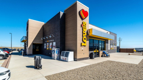 Love’s grows to 682 stores with new truck-focused stop